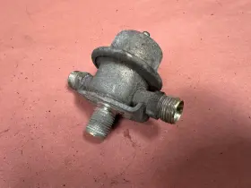 Ue71608 Bentley Brooklands 1994 6.8l V8 Engine Fuel Injection Pressure Regulator Oem Ue71608 Bentley Brooklands 1994 6.8l V8 Engine Fuel Injection Pressure Regulator Oem