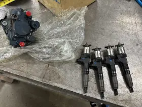 1j500-50505 Denso Core Fuel Injection Pump Kubota V3800 Svl90-2 And 4 Injectors 1j500-50505 Denso Core Fuel Injection Pump Kubota V3800 Svl90-2 And 4 Injectors