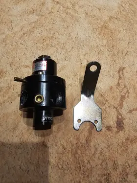 4307m Mallory Adjustable Fuel Pressure Regulator And Bracket 4307m Mallory Adjustable Fuel Pressure Regulator And Bracket