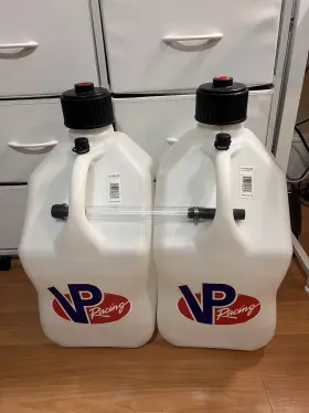 4678100626 Vp Racing Fuel Jug 5.5 Gallon 2 Pack With Hose